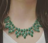 Découvrez l’Élégance du Collier Vert : Une Touche de Fraîcheur et de Sophistication