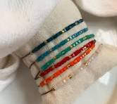 Élégance intemporelle : Le Bracelet Perle Rocaille, Symbole de Raffinement