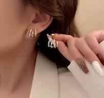 Élégance Féminine : Trouvez Votre Bijou d’Oreille Parfait pour Sublimer Votre Look