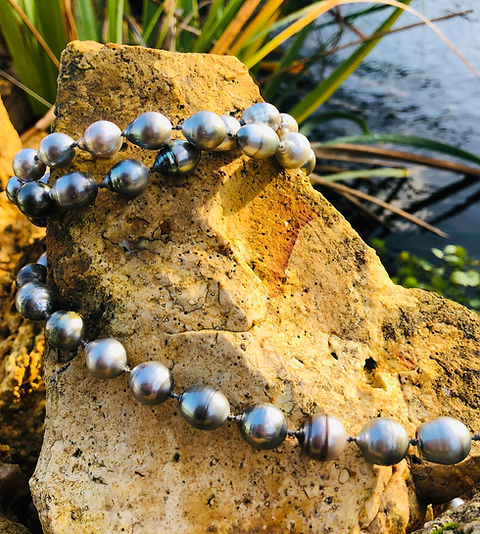 Élégance Intemporelle : Le Sautoir Perle, Bijou de Charme