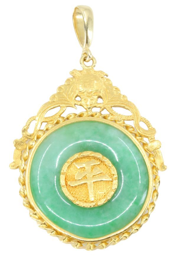 Élégance Intemporelle : Le Collier en Jade, Symbole de Beauté et de Sagesse