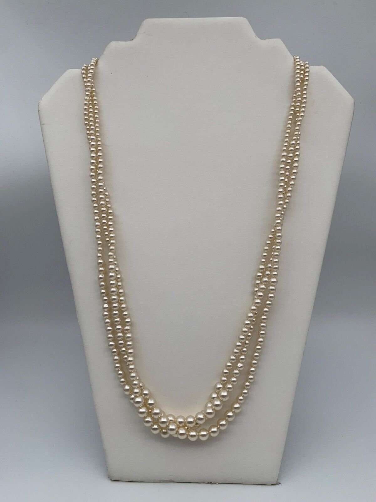 Élégance et Originalité : Découvrez le Monde des Colliers Perles Fantaisie