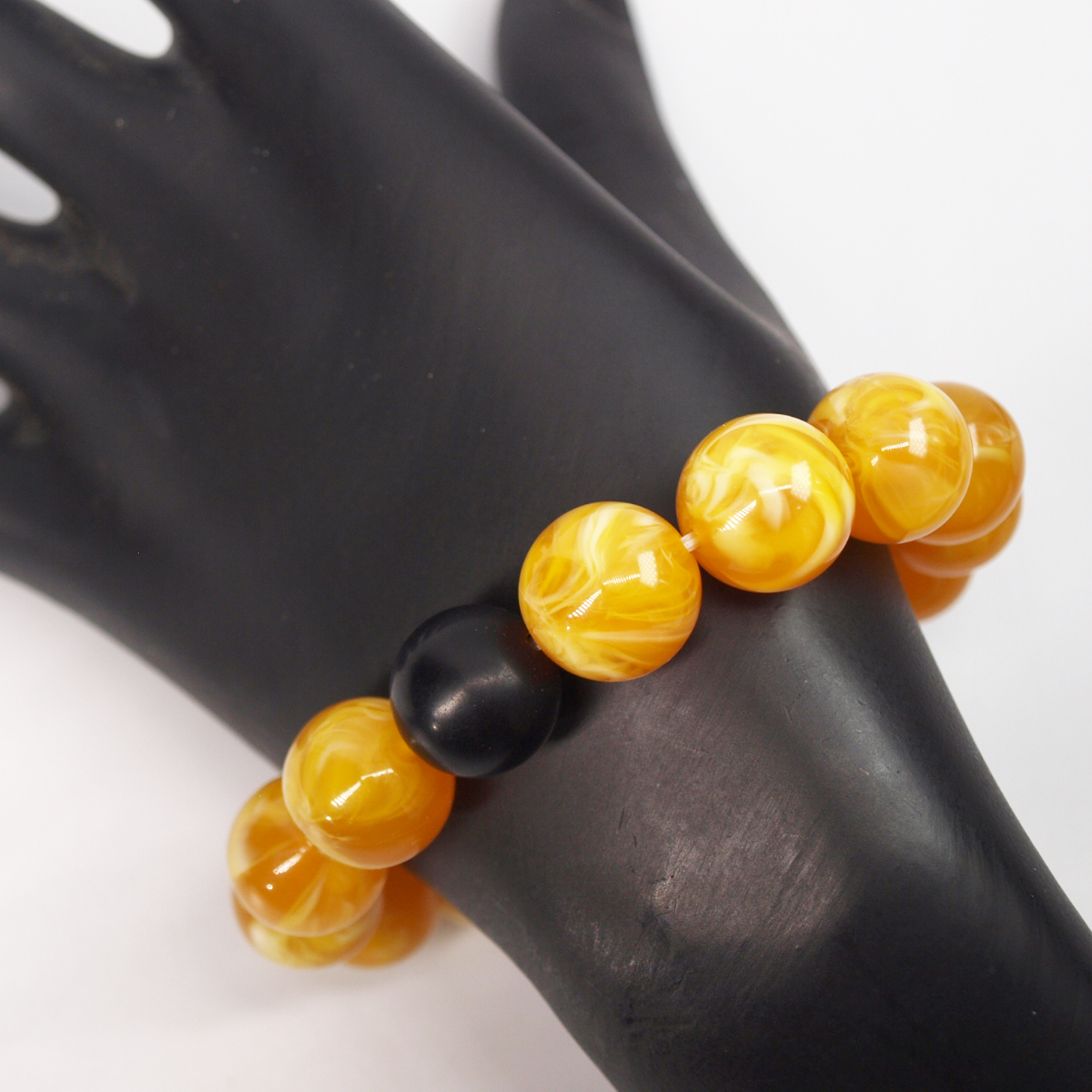 Découvrez l&rsquo;Élégance du Bracelet Ambre pour Femme