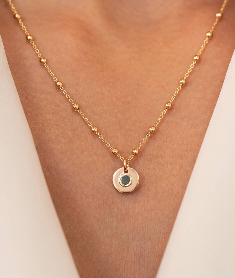 Élégance Intemporelle : Le Collier Perle et Or, Symbole de Raffinement