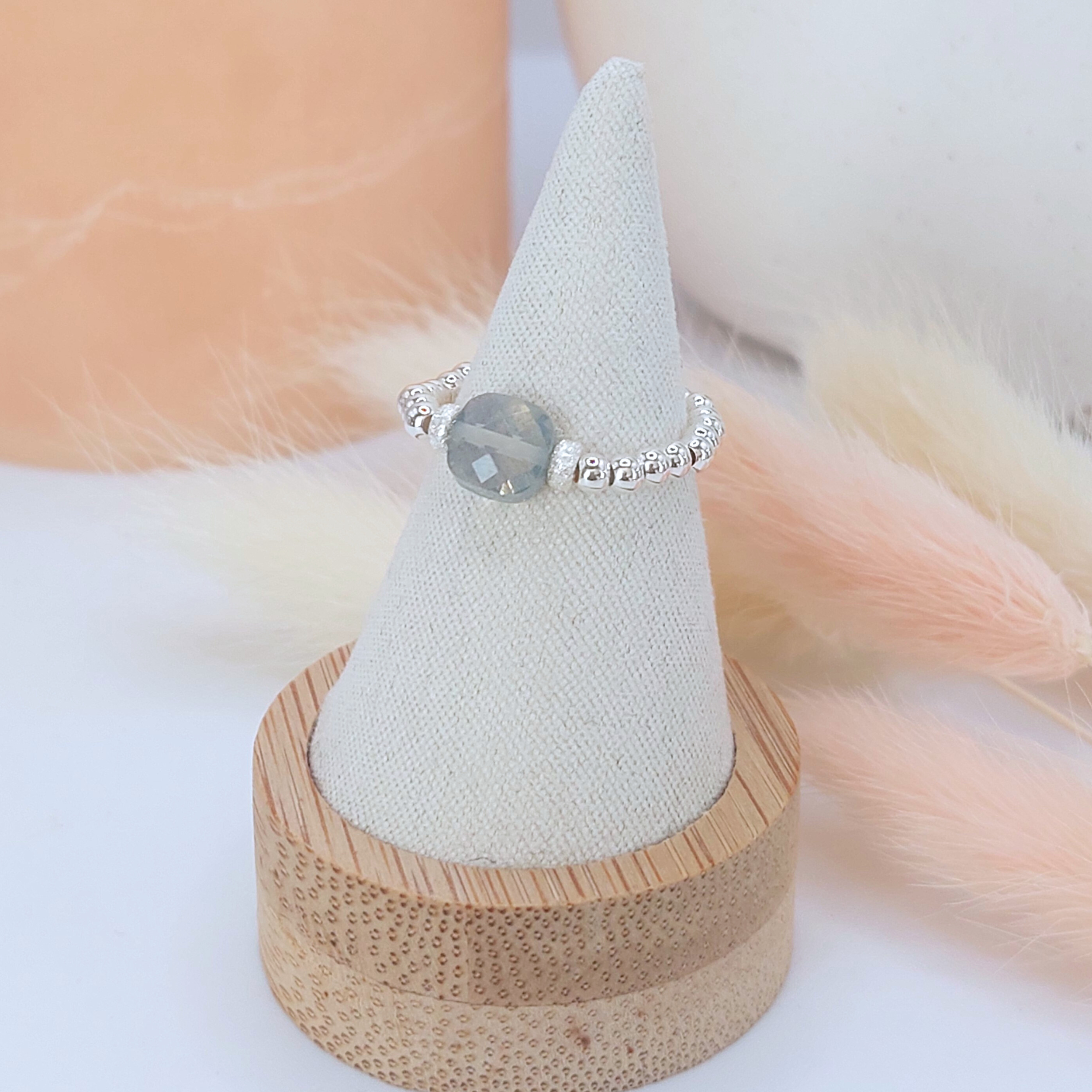 Élégance intemporelle : Trouvez la Bague en Argent Parfaite pour Femme