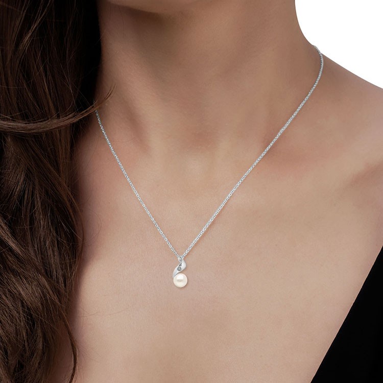 collier or blanc