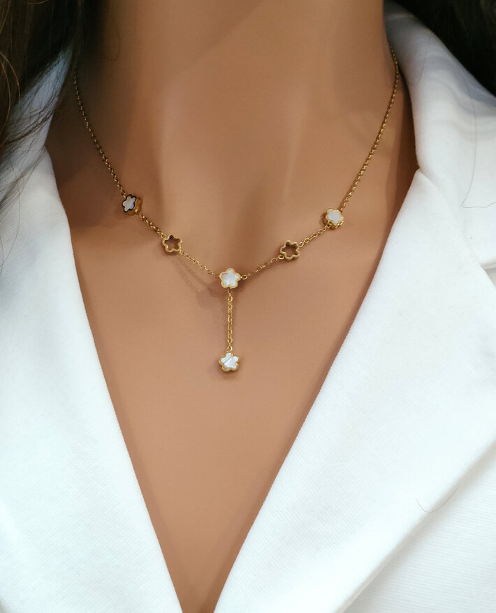 Le Collier pour Femme : Symbole d&rsquo;Élégance et de Raffinement