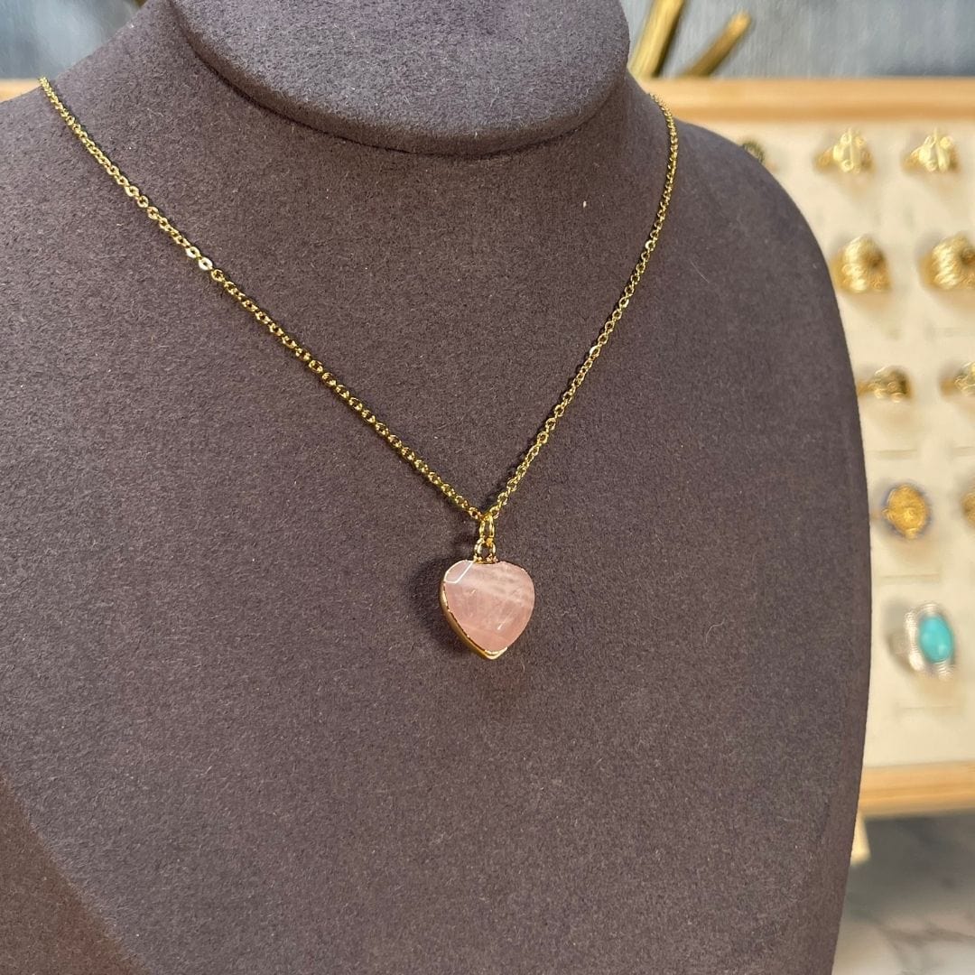 Élégance et Sérénité : Le Collier en Quartz Rose, Symbole d&rsquo;Amour et de Harmonie