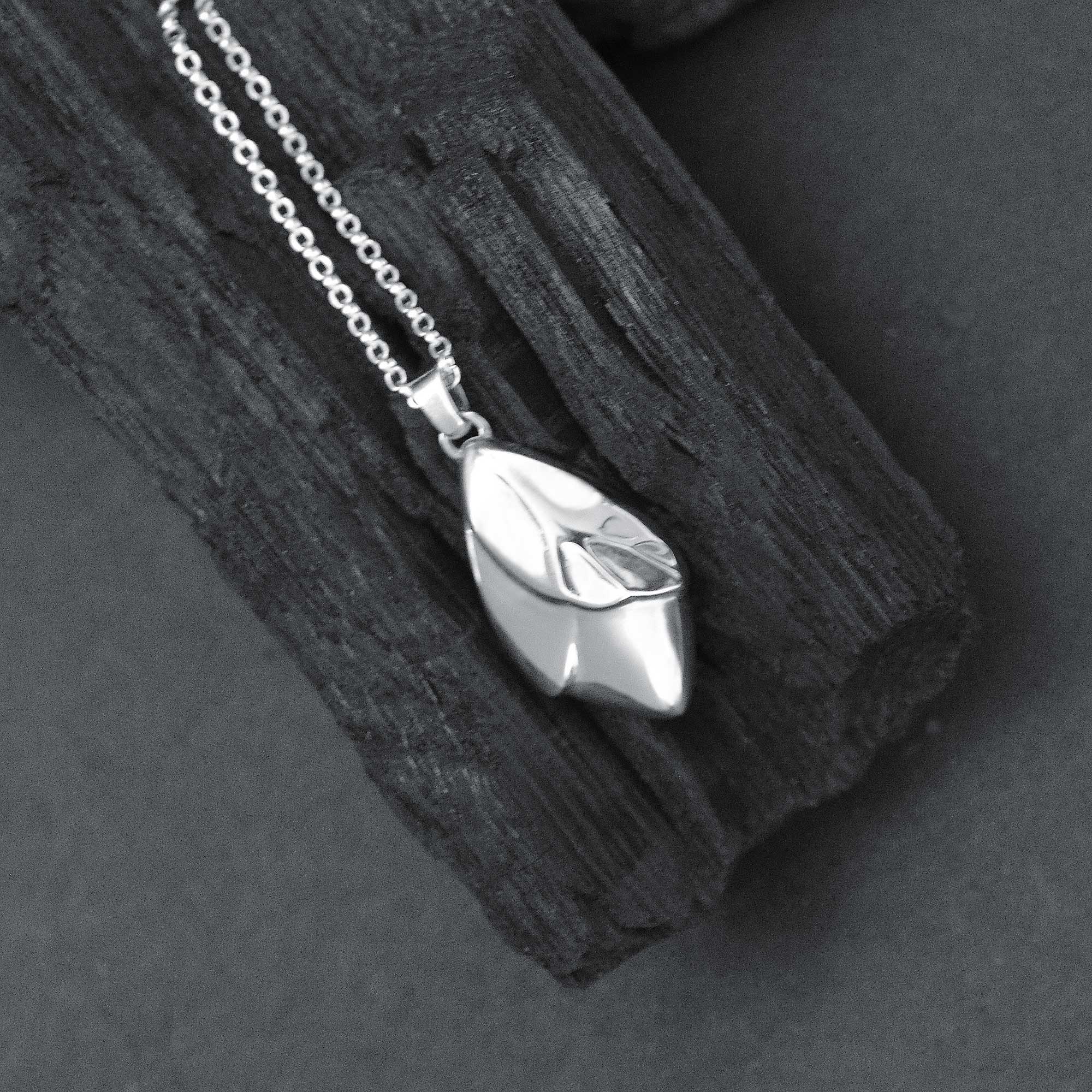 Collier argent femme original : trouvez le bijou qui vous ressemble