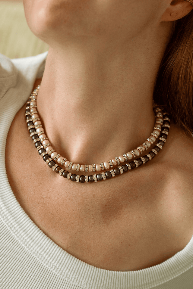 Collier de perle femme : conseils pour choisir et porter ce bijou intemporel