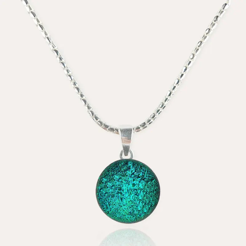 Collier original femme : affirmez votre style avec élégance