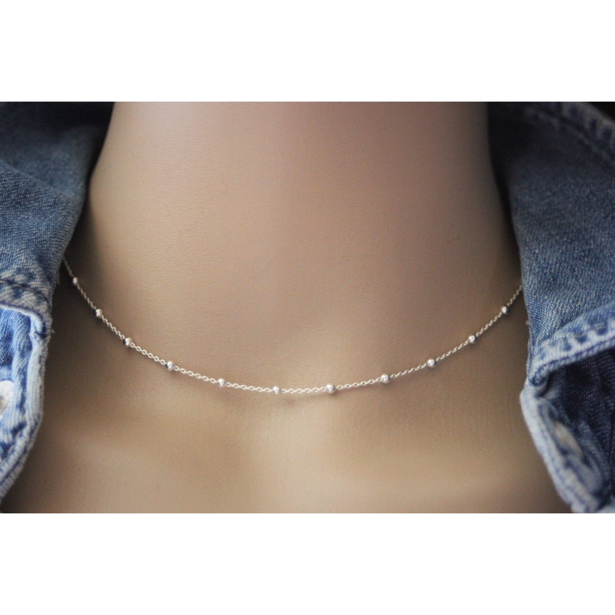 Collier ras de cou argent femme : élégance intemporelle au quotidien
